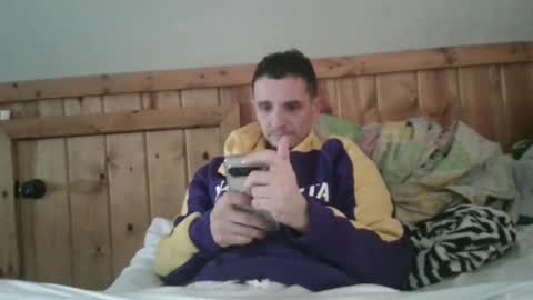 Snapshot of bennymn chatting on February 15, 7:06 pm benny and innocentvixon online show from February 15, 7:06 pm