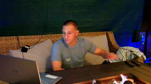 twitter zack1fisher online show from February 20, 6:26 am