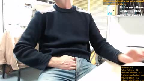 Snapshot of bi_french69 chatting on December 10, 4:17 pm My name is David and if you like public exhibitions you wont be disappointed with me LoL - My favorite vibes is 44  online show from December 10, 4:17 pm