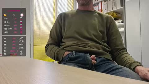Snapshot of bi_french69 chatting on January 9, 2:29 pm My name is David and if you like public exhibitions you wont be disappointed with me LoL - My favorite vibes is 44  online show from January 9, 2:29 pm