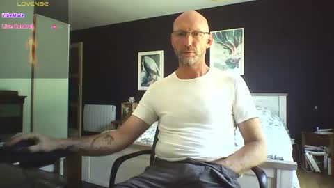 My name is David and if you like public exhibitions you wont be disappointed with me LoL - My favorite vibes is 44  online show from July 23, 12:02 pm