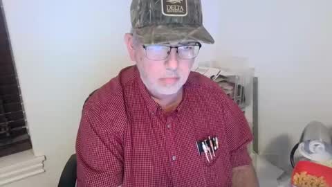 Snapshot of bigdylan17 chatting on January 25, 3:30 am Dylan 56 Taleah 53 online show from January 25, 3:30 am