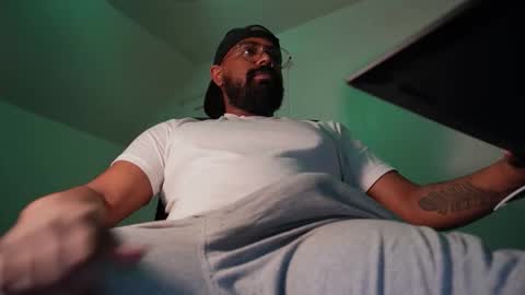 BigGuy online show from February 2, 1:48 am