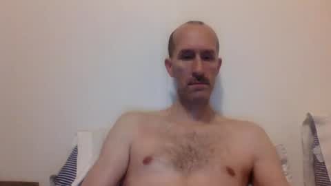 Snapshot of bighugemouthful chatting on January 4, 3:50 am Chaz online show from January 4, 3:50 am