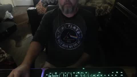 Snapshot of bighugmugg chatting on October 31, 11:24 am bighugmugg online show from October 31, 11:24 am