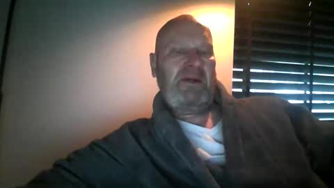 Snapshot of bigmike3339 chatting on December 28, 8:26 am bigmike3339 online show from December 28, 8:26 am