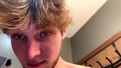 Snapshot of bigskinnyboyshh chatting on January 21, 6:44 pm bigskinnyboyshh online show from January 21, 6:44 pm