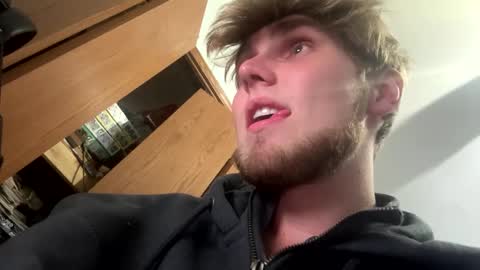 Snapshot of bigskinnyboyshh chatting on September 9, 2:11 am bigskinnyboyshh online show from September 9, 2:11 am