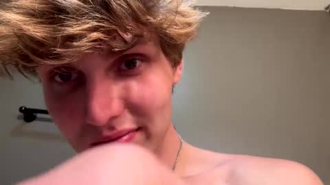 Snapshot of bigskinnyboyshh chatting on September 30, 3:45 am bigskinnyboyshh online show from September 30, 3:45 am