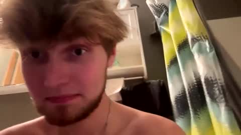 Snapshot of bigskinnyboyshh chatting on September 18, 2:46 am bigskinnyboyshh online show from September 18, 2:46 am