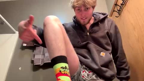 bigskinnyboyshh online show from April 11, 3:57 am