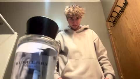 Snapshot of bigskinnyboyshh chatting on January 5, 8:42 pm bigskinnyboyshh online show from January 5, 8:42 pm