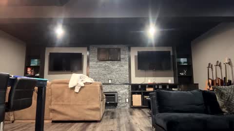 Snapshot of bigskinnyboyshh chatting on January 30, 8:32 am bigskinnyboyshh online show from January 30, 8:32 am