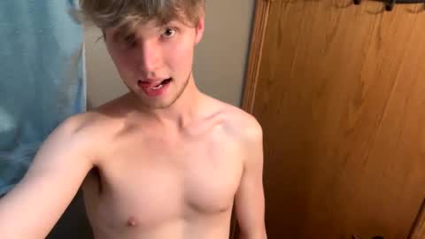 Snapshot of bigskinnyboyshh chatting on December 21, 5:25 am bigskinnyboyshh online show from December 21, 5:25 am