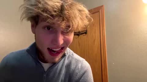 Snapshot of bigskinnyboyshh chatting on February 7, 7:29 am bigskinnyboyshh online show from February 7, 7:29 am