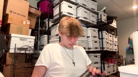 Snapshot of bigskinnyboyshh chatting on October 3, 1:54 am bigskinnyboyshh online show from October 3, 1:54 am