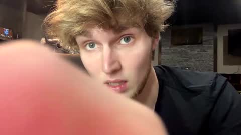 Snapshot of bigskinnyboyshh chatting on February 3, 10:00 pm bigskinnyboyshh online show from February 3, 10:00 pm