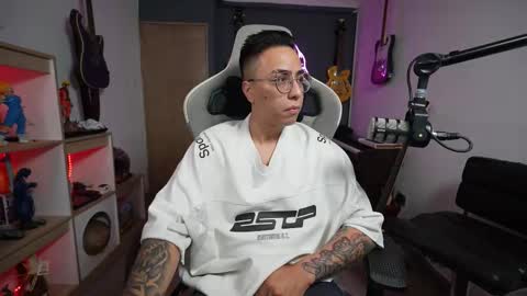 bigxboy96 online show from December 18, 3:57 am