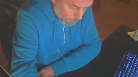 Snapshot of biparislove chatting on February 9, 6:05 pm BigDick online show from February 9, 6:05 pm