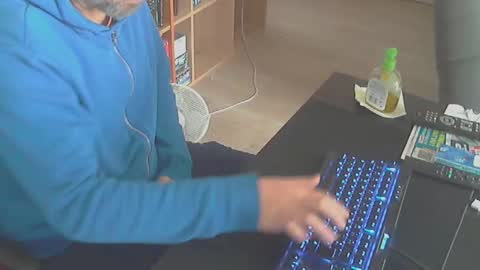 Snapshot of biparislove chatting on February 22, 8:29 am BigDick online show from February 22, 8:29 am