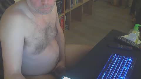 Snapshot of biparislove chatting on December 23, 5:49 am BigDick online show from December 23, 5:49 am