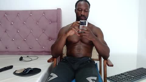 Snapshot of blacknikes chatting on December 9, 5:51 am Twtter 1MikeBeckford            Onlyfns beckfordmike online show from December 9, 5:51 am