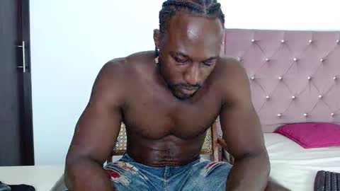 Snapshot of blacknikes chatting on January 20, 10:48 pm Twtter 1MikeBeckford            Onlyfns beckfordmike online show from January 20, 10:48 pm