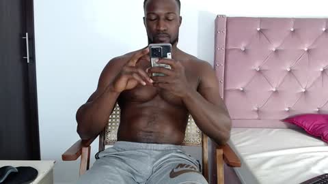 Snapshot of blacknikes chatting on January 11, 9:57 pm Twtter 1MikeBeckford            Onlyfns beckfordmike online show from January 11, 9:57 pm