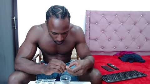 Snapshot of blacknikes chatting on December 18, 11:19 pm Twtter 1MikeBeckford            Onlyfns beckfordmike online show from December 18, 11:19 pm