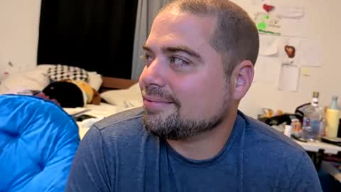 blueeyeme online show from October 25, 8:27 am