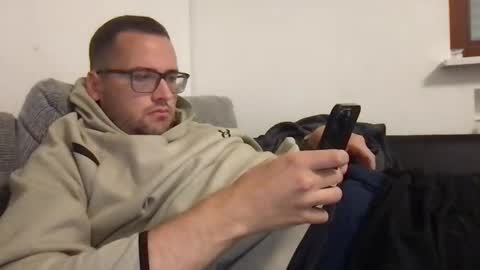 Snapshot of bobbele94 chatting on September 23, 6:18 pm bobbele94 online show from September 23, 6:18 pm