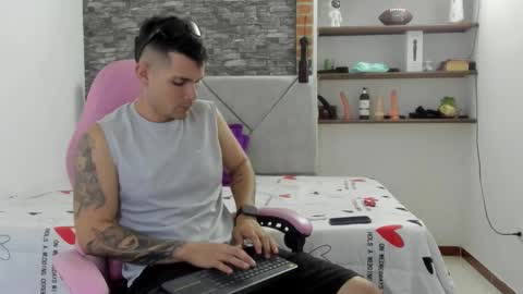 booyhott_ online show from January 11, 7:28 pm