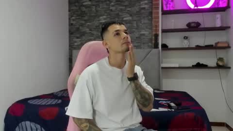 booyhott_ online show from February 21, 7:48 pm