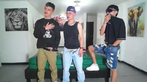 THOMAS AND DAMIAND online show from October 31, 6:22 pm