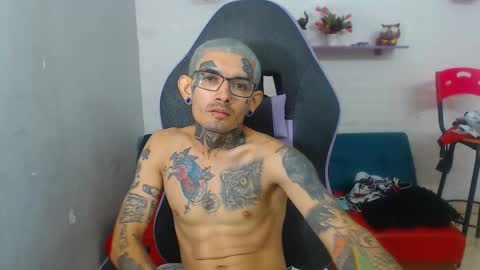 boy_tatto77 online show from December 18, 8:27 pm