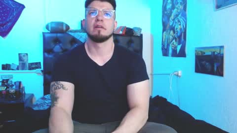 brad hot boy online show from December 20, 3:30 pm