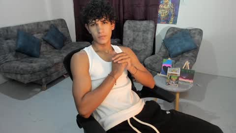 Snapshot of brandonstonexl chatting on December 17, 4:01 am Brandon Stone online show from December 17, 4:01 am