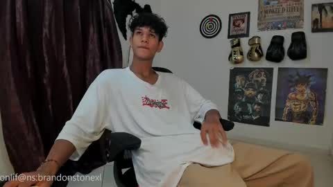 Snapshot of brandonstonexl chatting on September 19, 10:20 pm Brandon Stone online show from September 19, 10:20 pm