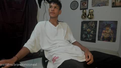 Snapshot of brandonstonexl chatting on October 16, 11:02 pm Brandon Stone online show from October 16, 11:02 pm