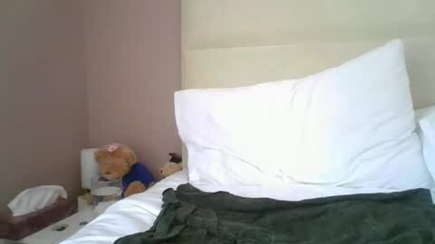 britguy6985 online show from September 9, 9:42 am