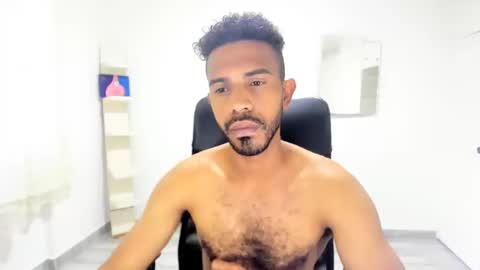 bruce_1111 online show from September 20, 10:10 pm