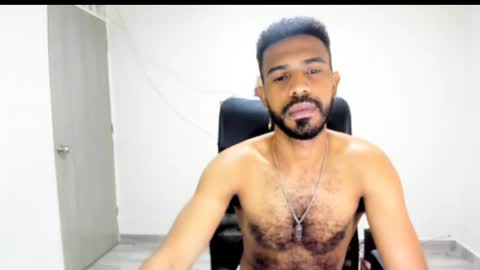 bruce_1111 online show from April 13, 3:34 pm