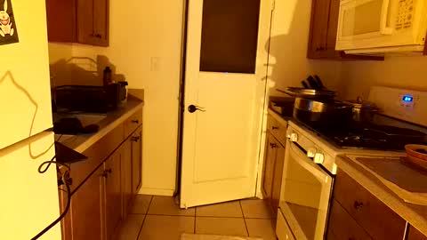 bottom freak online show from March 4, 6:15 am