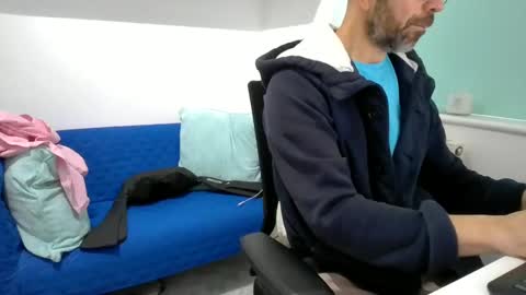 Snapshot of bubblebumdave chatting on December 9, 2:40 pm Bubblebum online show from December 9, 2:40 pm