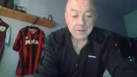 burnleyguy1977 online show from April 26, 4:54 am