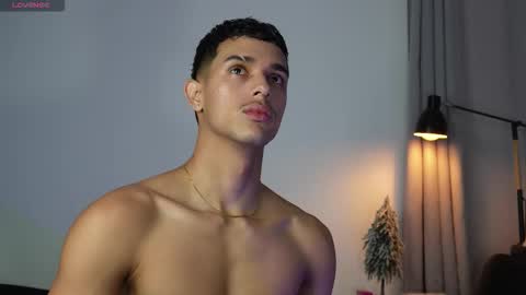 Buster independent model online show from December 20, 9:33 pm