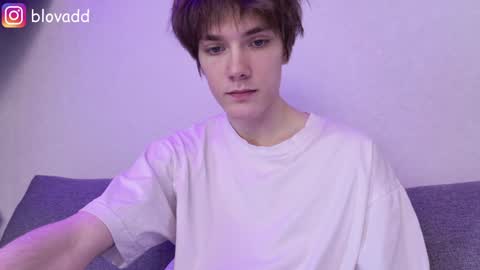 Snapshot of callmenineoneseven chatting on February 4, 9:07 am Nick online show from February 4, 9:07 am