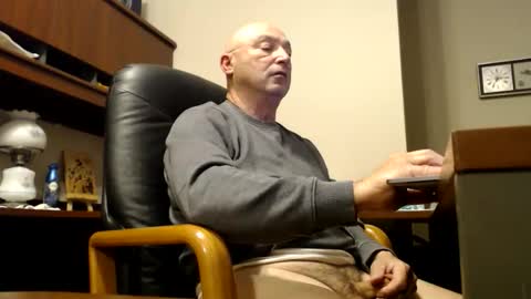 Snapshot of calthegoose chatting on October 27, 9:50 pm Calthegoose online show from October 27, 9:50 pm