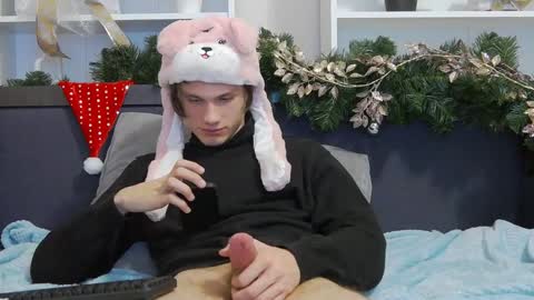 Snapshot of calvin_cay chatting on December 28, 8:04 pm Calvin online show from December 28, 8:04 pm