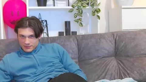 Snapshot of calvin_cay chatting on February 23, 7:58 pm Calvin online show from February 23, 7:58 pm